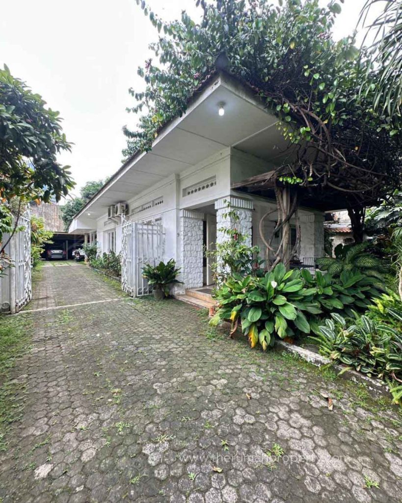 Rumah-1-Lantai-Menteng-Jakarta-Pusat-Dengan-Bentuk-Tanah-Ngantong-2