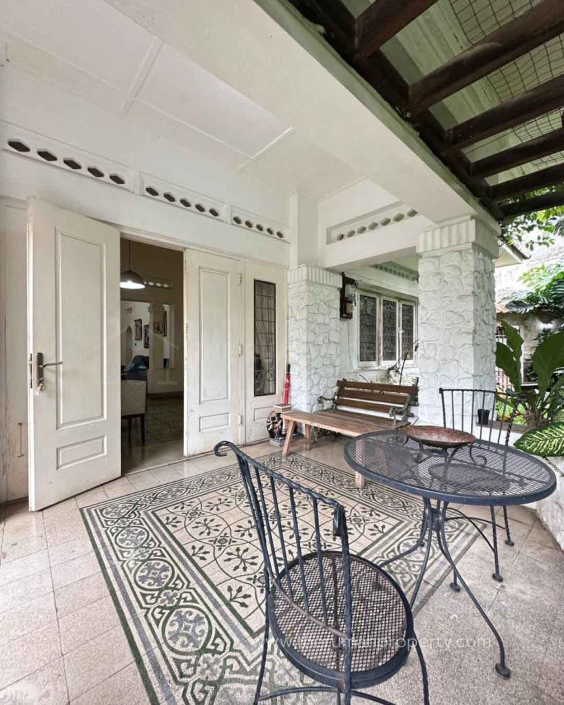 Rumah-1-Lantai-Menteng-Jakarta-Pusat-Dengan-Bentuk-Tanah-Ngantong-5