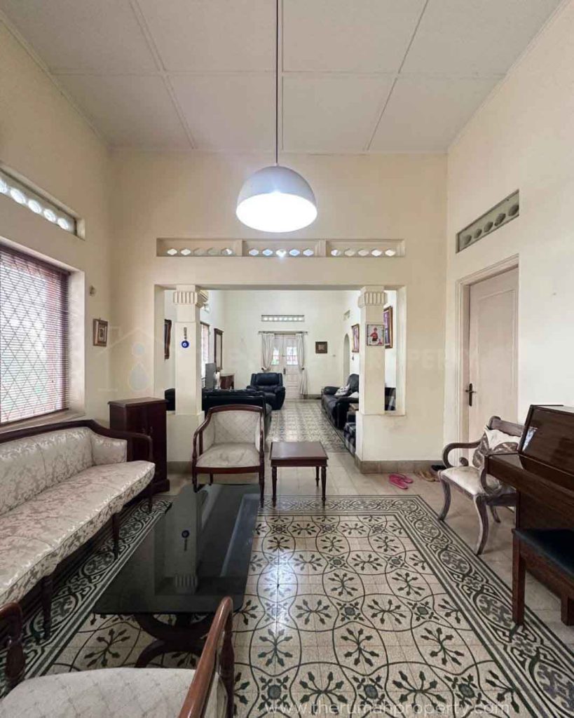Rumah-1-Lantai-Menteng-Jakarta-Pusat-Dengan-Bentuk-Tanah-Ngantong-8