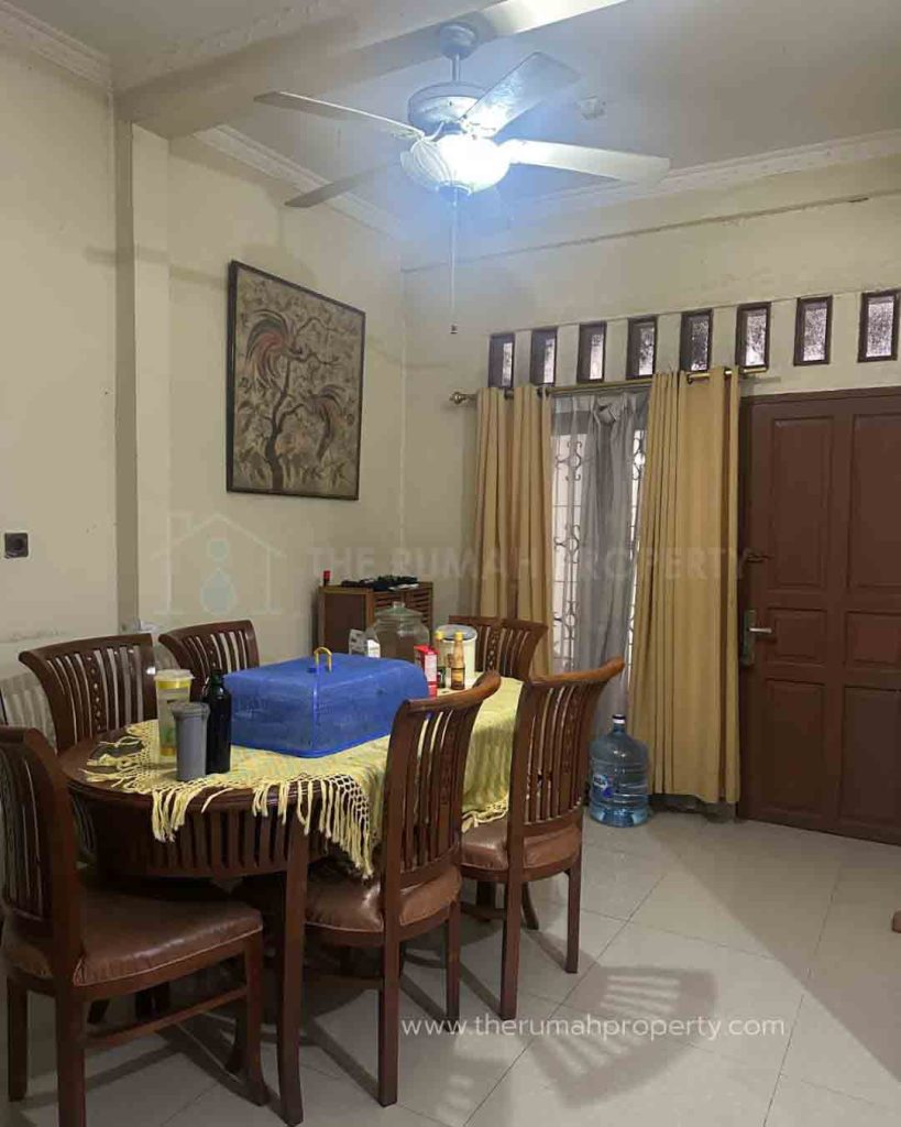 Rumah-2-Lantai-Dengan-4-Kamar-Kebayoran-Lama-Akses-Mudah-ke-Tol-Veteran-Tanah-Kusir-4