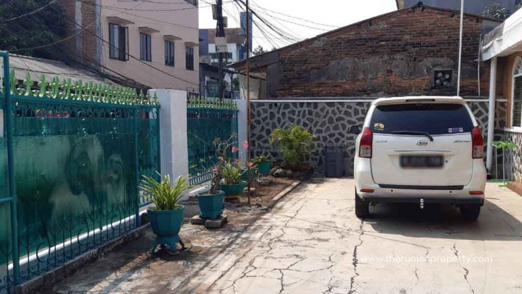Rumah-2-Lantai-Dijual-Hitung-Tanah-di-Mampang-Jakarta-Selatan-Dekat-Berbagai-Fasilitas-Umum-2
