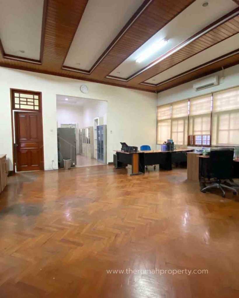 Rumah-2-Lantai-Pinggir-Jalan-Utama-Veteran-Bintaro-Jaksel-Bisa-Untuk-Kantor-10