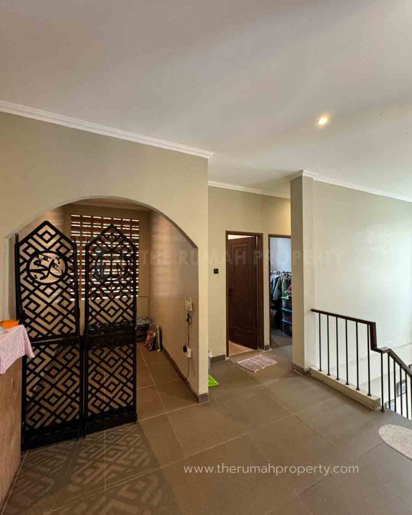 Rumah-3-Lantai-Dengan-Rooftop-Cirendeu-Desain-Modern-Tropis-Unit-Bagus-7