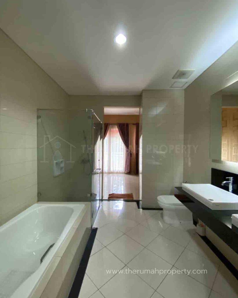 Rumah-3-Lantai-Perumahan-Cluster-Sherwood-Kelapa-Gading-Jakarta-Utara-17