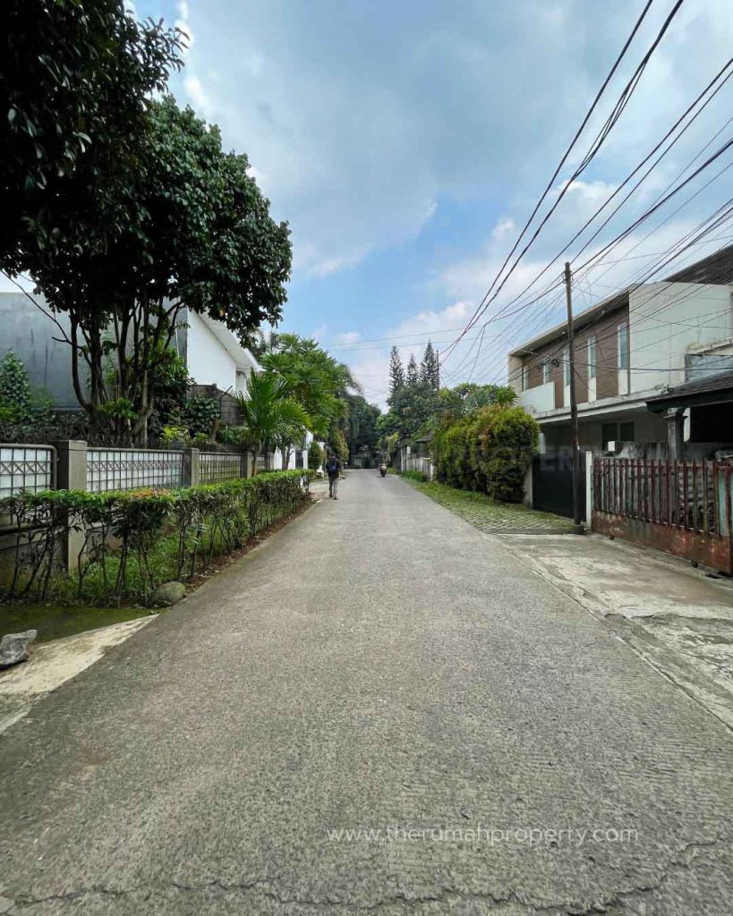 Rumah-Akses-Jalan-Lebar-Pondok-Labu-Cilandak-4-Kamar-Ada-Swimming-Pool-1