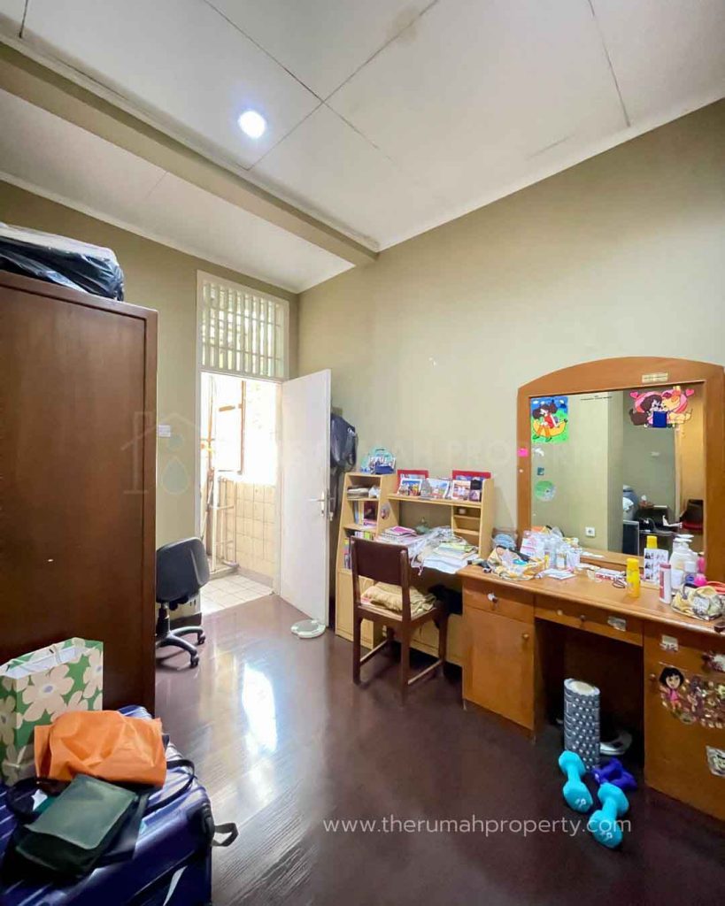 Rumah-Akses-Jalan-Lebar-Pondok-Labu-Cilandak-4-Kamar-Ada-Swimming-Pool-27