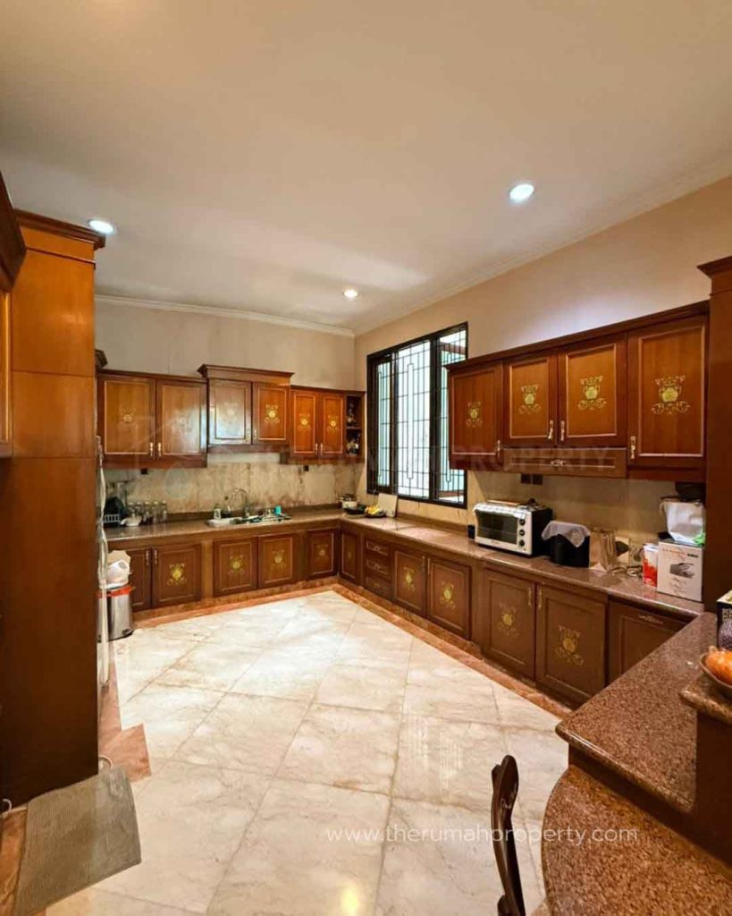 Rumah-Area-Komersil-Cocok-Untuk-tempat-Usaha-Posisi-Hook-2-Unit-Rumah-Gandeng-8