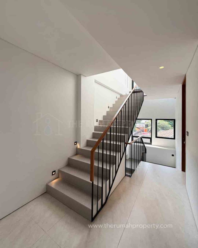 Rumah-Baru-4-Lantai-Kemang-Desain-Modern-Fasilitas-Kolam-Renang-dan-Lift-Pribadi-14