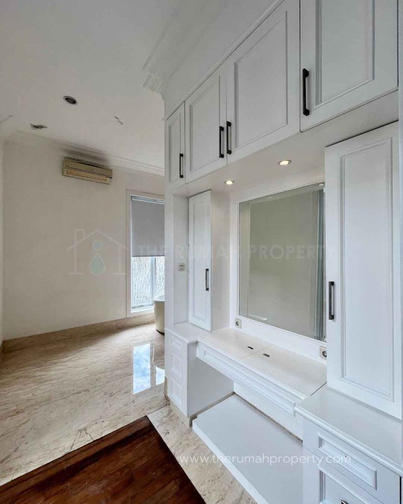 Rumah-Baru-Modern-Klasik-Private-Pool-3-Lantai-Akses-Jalan-Lebar-10