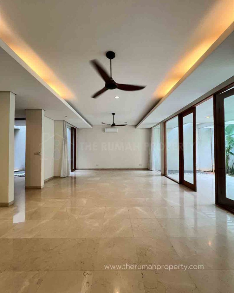 Rumah-Cantik-2-Lantai-Dengan-Kolam-Renang-Pribadi-5-Kamar-di-Kemang-9