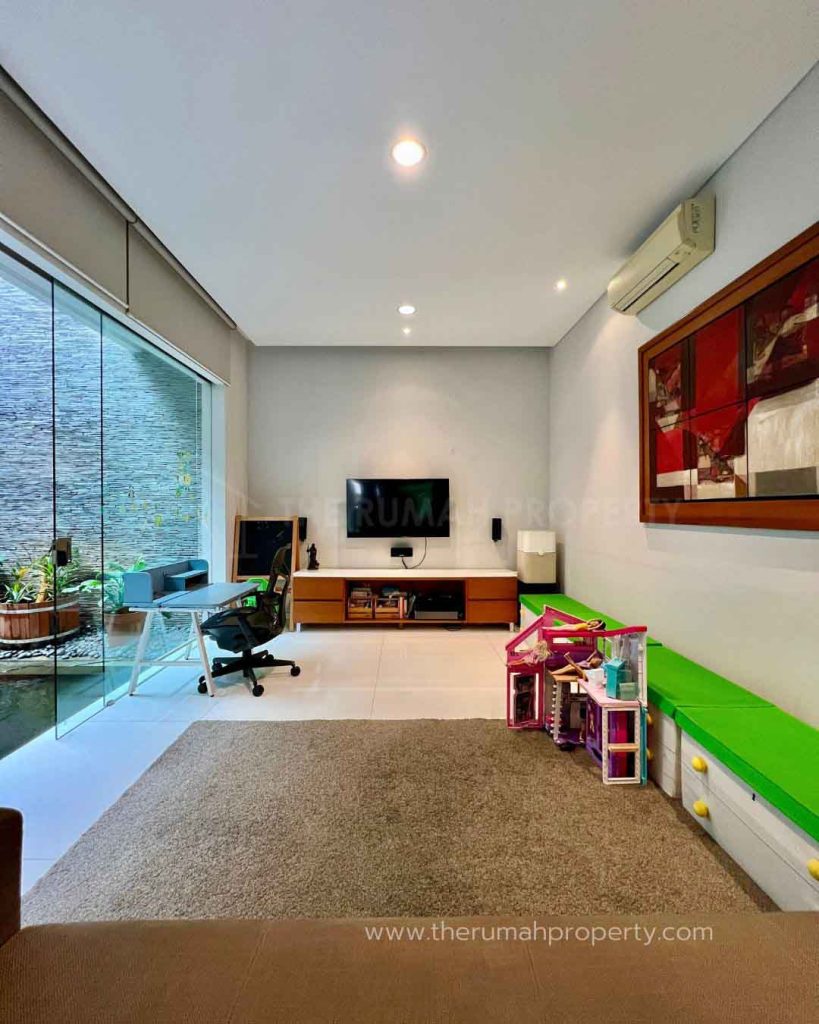 Rumah-Cantik-Kebayoran-Baru-Akses-Jalan-Lebar-Desain-Modern-Kondisi-Terawat-1
