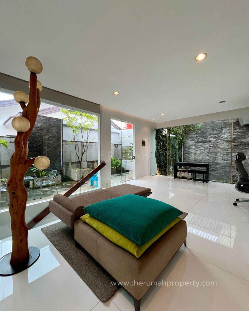 Rumah-Cantik-Kebayoran-Baru-Akses-Jalan-Lebar-Desain-Modern-Kondisi-Terawat-6