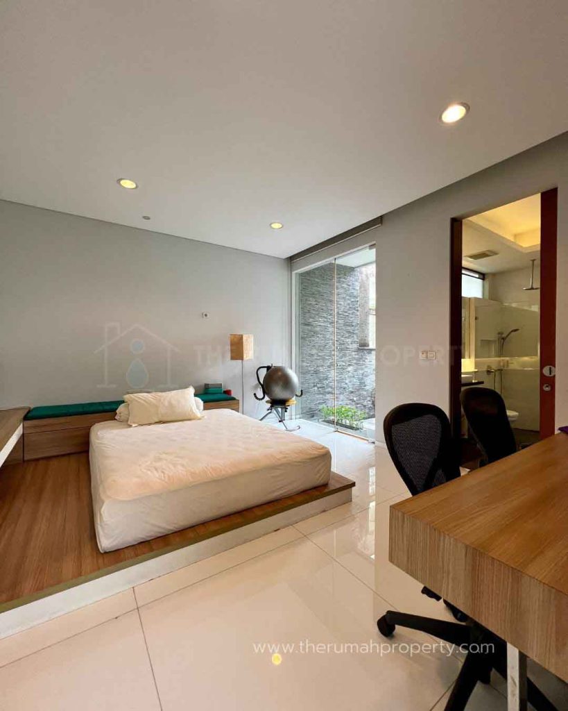 Rumah-Cantik-Kebayoran-Baru-Akses-Jalan-Lebar-Desain-Modern-Kondisi-Terawat-9