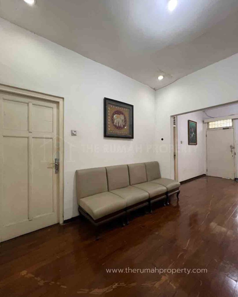 Rumah-Dalam-Komplek-Kebayoran-Baru-Akses-Jalan-Lebar-Lingkungan-Rindang-3