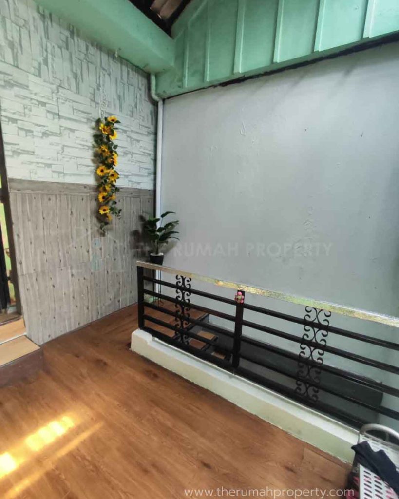 Rumah-Dalam-Komplek-Perumahan-Kavling-DKI-Pondok-Kelapa-1-Lantai-3-Kamar-8