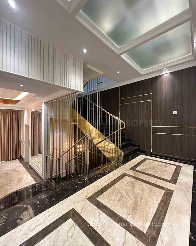Rumah-Full-Furnished-Desain-Modern-Klasik-Unit-Fasilitas-Lift-Pribadi-Kolam-Renang-dan-AC-Central-5