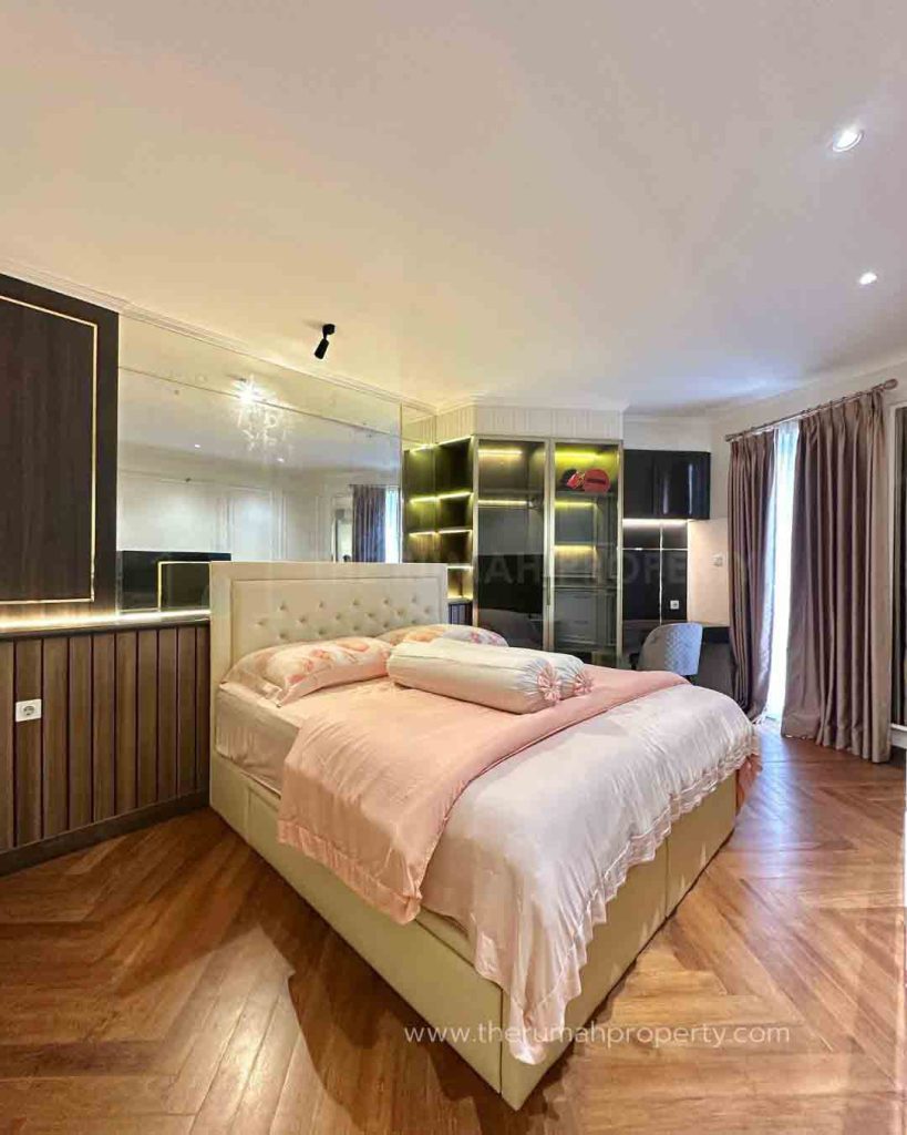 Rumah-Full-Furnished-Desain-Modern-Klasik-Unit-Fasilitas-Lift-Pribadi-Kolam-Renang-dan-AC-Central-9