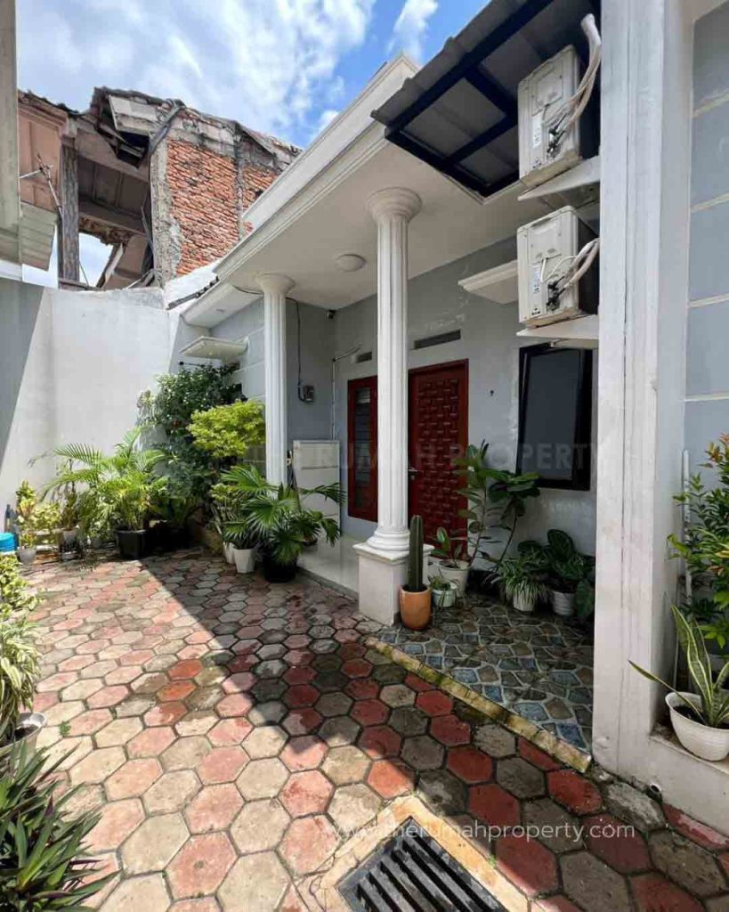 Rumah-Harga-Murah-Dalam-Townhouse-di-Warung-Sila-Jagakarsa-2-Kamar-1