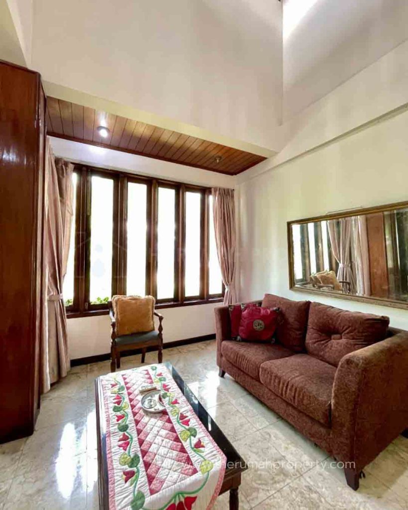 Rumah-Hook-Asri-dan-Terawat-Lebak-Bulus-Jaksel-Dekat-ke-MRT-10