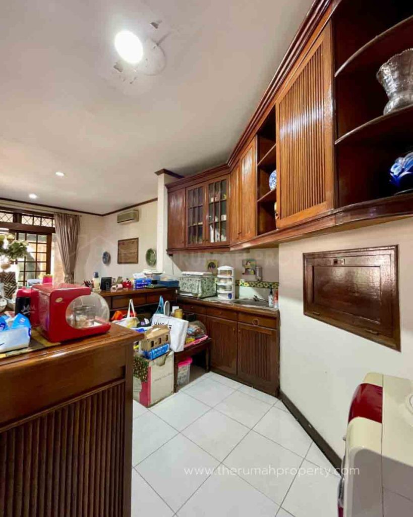 Rumah-Hook-Asri-dan-Terawat-Lebak-Bulus-Jaksel-Dekat-ke-MRT-12