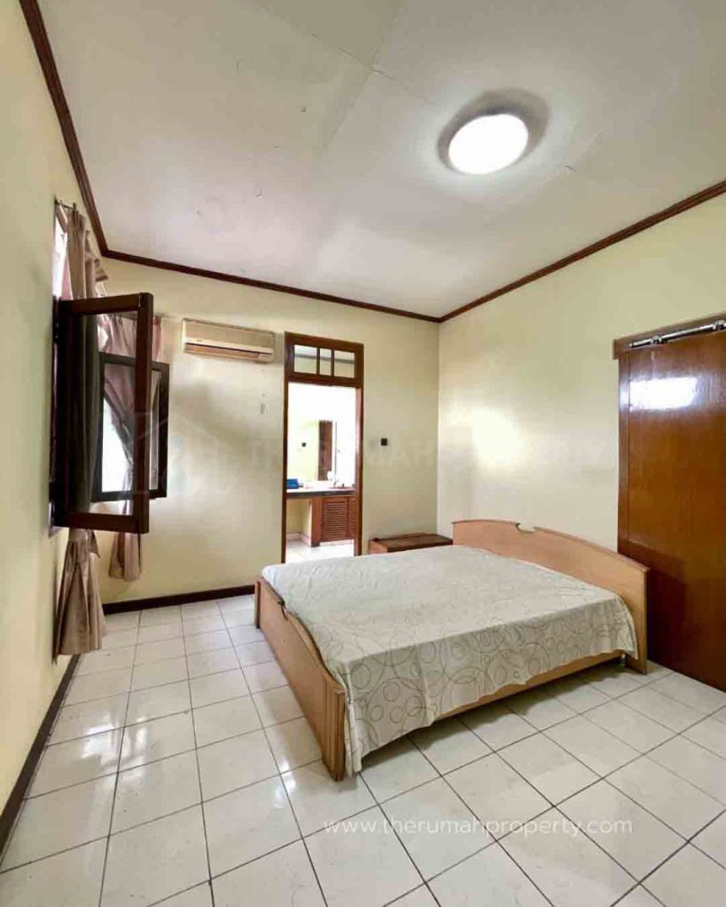 Rumah-Hook-Asri-dan-Terawat-Lebak-Bulus-Jaksel-Dekat-ke-MRT-17