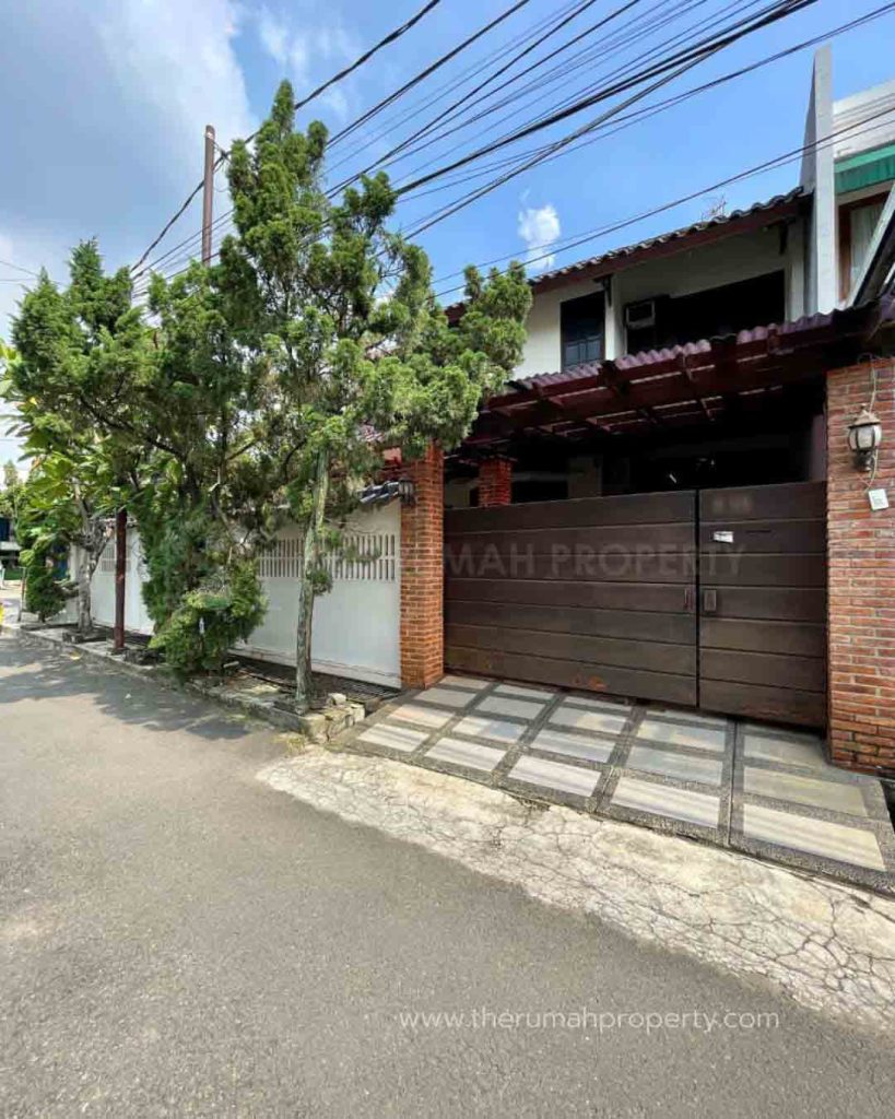 Rumah-Hook-Asri-dan-Terawat-Lebak-Bulus-Jaksel-Dekat-ke-MRT-2