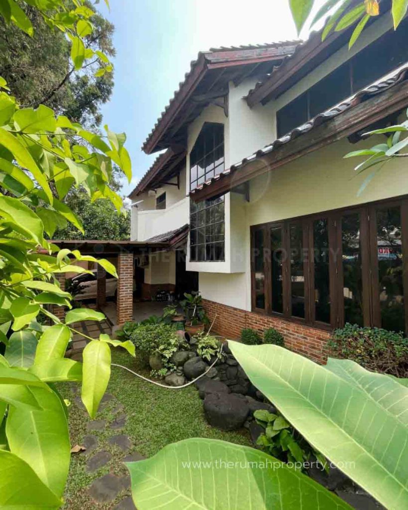 Rumah-Hook-Asri-dan-Terawat-Lebak-Bulus-Jaksel-Dekat-ke-MRT-4