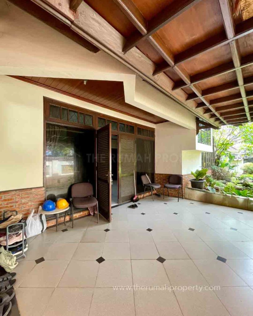 Rumah-Hook-Asri-dan-Terawat-Lebak-Bulus-Jaksel-Dekat-ke-MRT-6