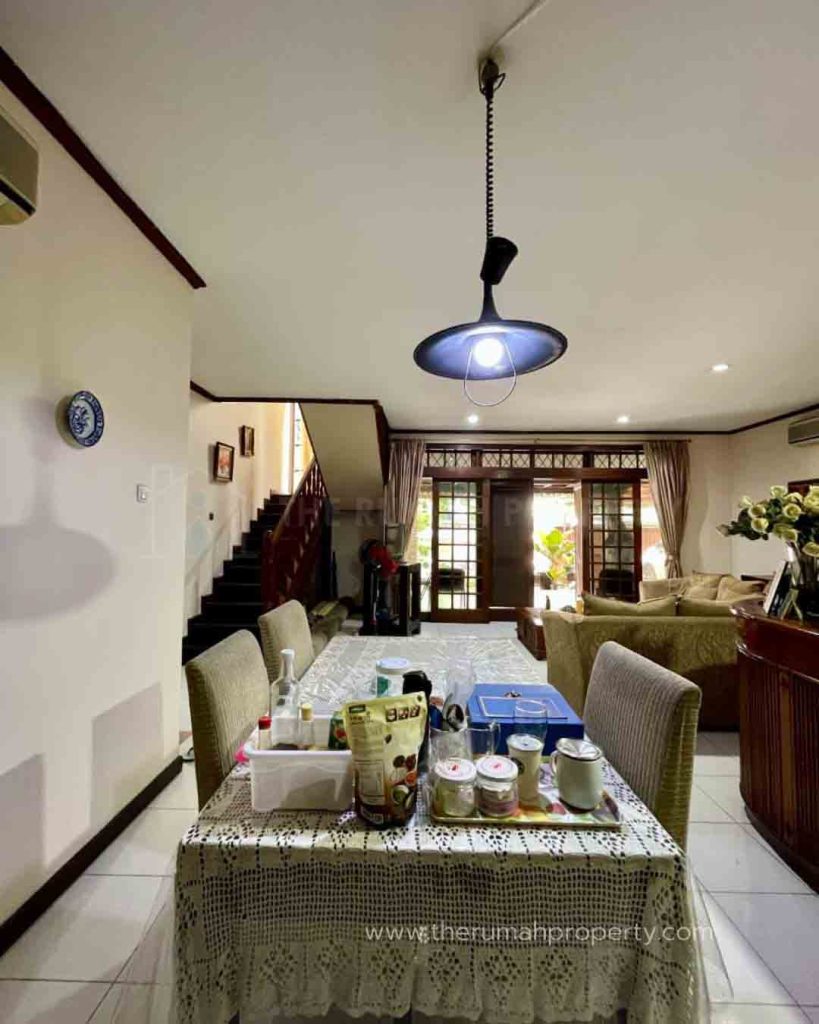 Rumah-Hook-Asri-dan-Terawat-Lebak-Bulus-Jaksel-Dekat-ke-MRT-9