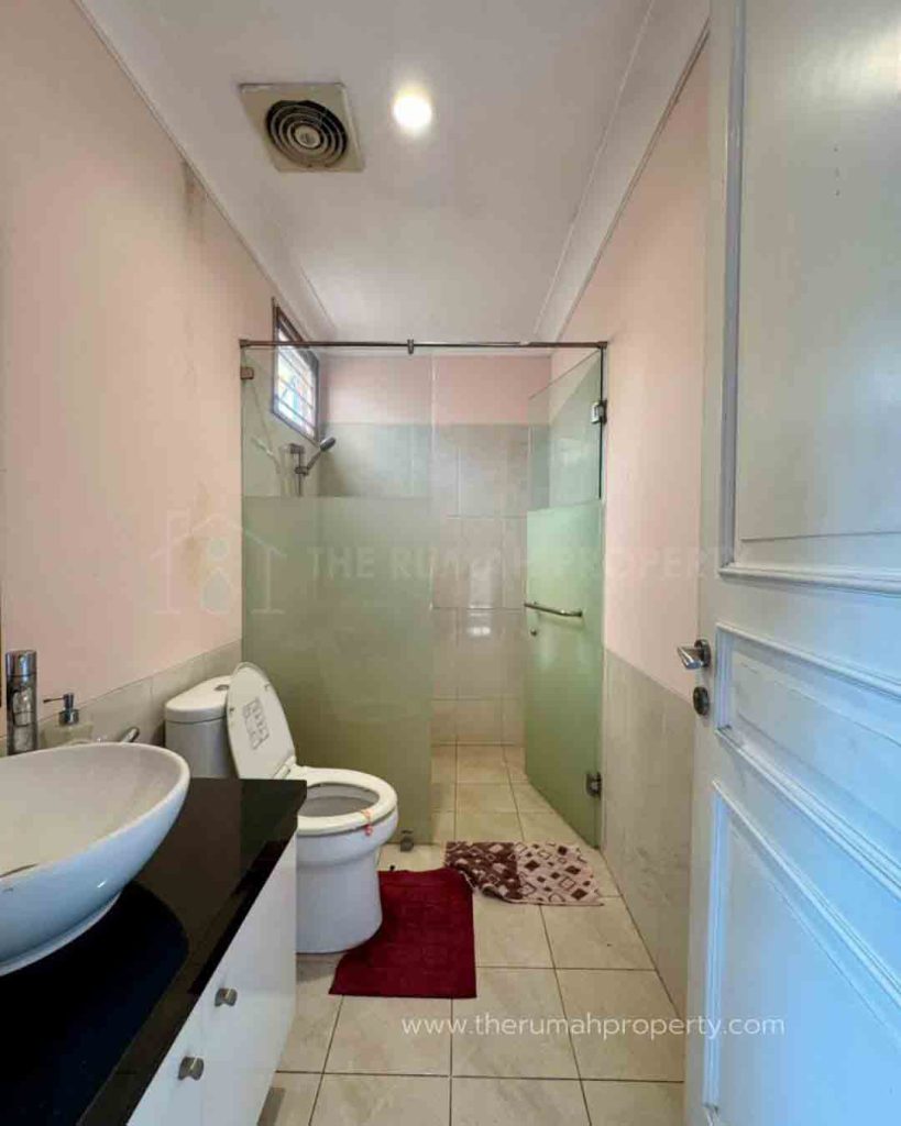 Rumah-Kondisi-Bagus-dan-Terawat-di-Cipete-Jaksel-Desain-Modern-Klasik-10