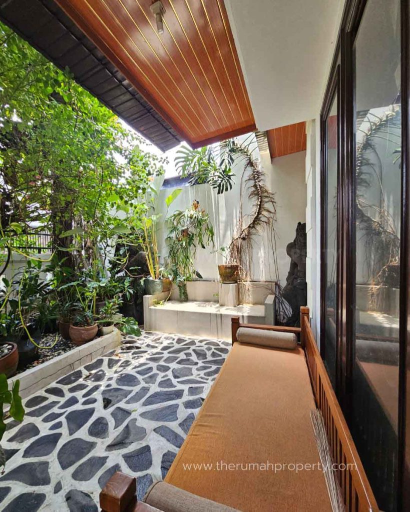 Rumah-Kondisi-Terawat-Siap-Huni-Semi-Furnished-Private-Pool-Ragunan-Pasar-Minggu-Jaksel-3