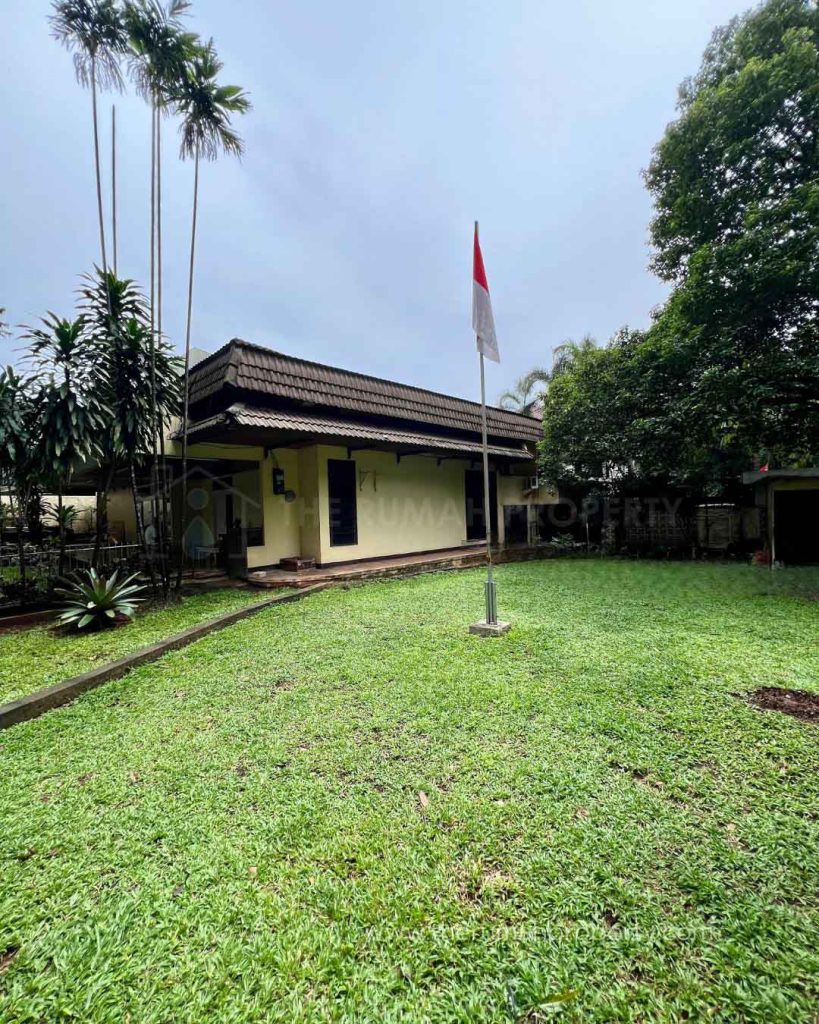 Rumah-Lama-Good-Neighbourhood-Kebayoran-Baru-Posisi-Hook-Lokasi-di-Jalan-Utama-3