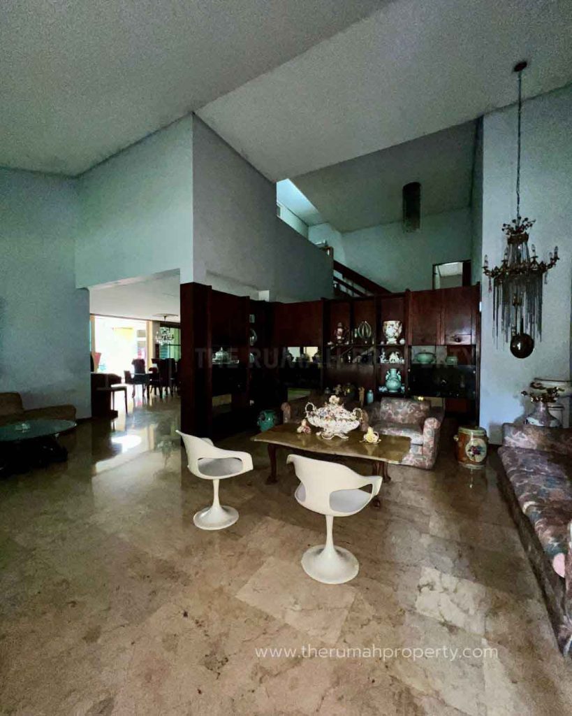 Rumah-Lama-Good-Neighbourhood-Kebayoran-Baru-Posisi-Hook-Lokasi-di-Jalan-Utama-8