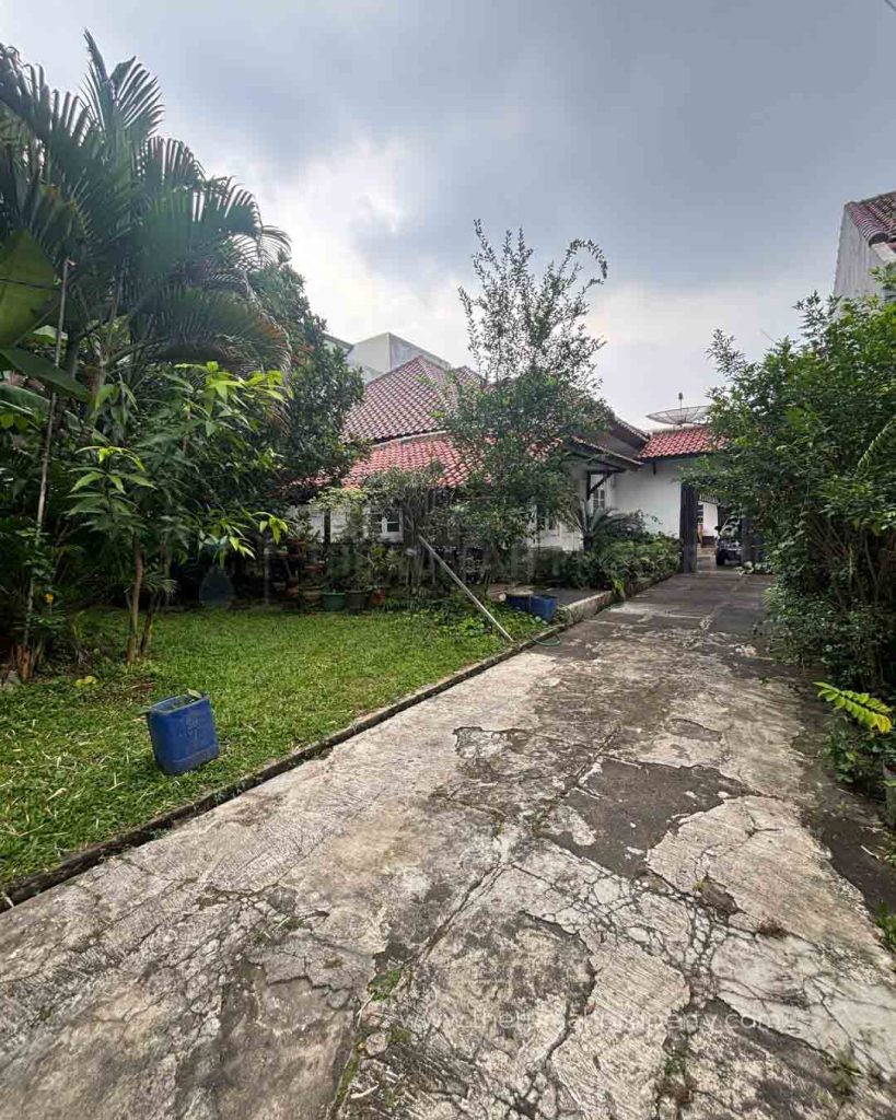 Rumah-Lokasi-Premium-Kebayoran-Baru-Selangkah-ke-Jalan-Raya-Utama-9