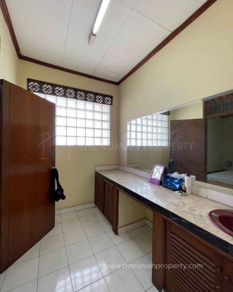 Rumah-Lokasi-Strategis-Kondisi-Terawat-Lebak-Bulus-Dekat-ke-Simatupang-Jaksel-12