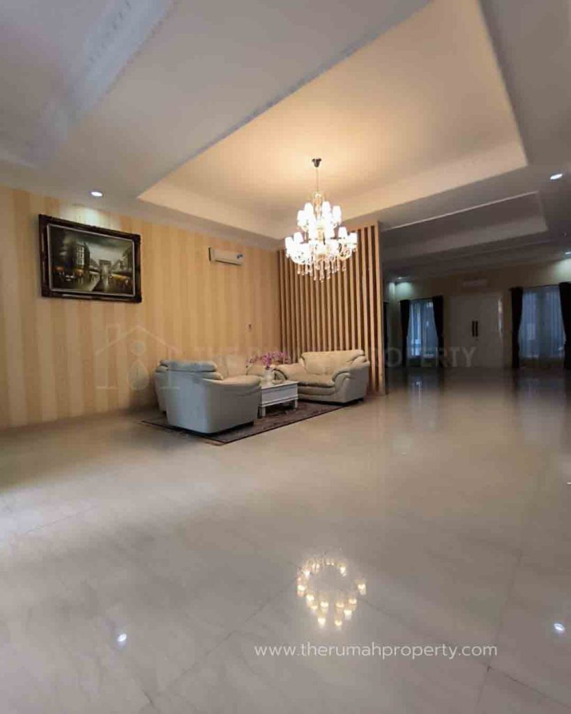 Rumah-Mewah-Tebet-Tampilan-Klasik-Modern-2-Lantai-5-Kamar-2