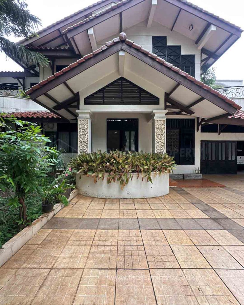 Rumah-Permata-Hijau-Jaksel-Akses-Jalan-2-Mobil-Ada-Private-Pool-Ada-Taman-Depan-2