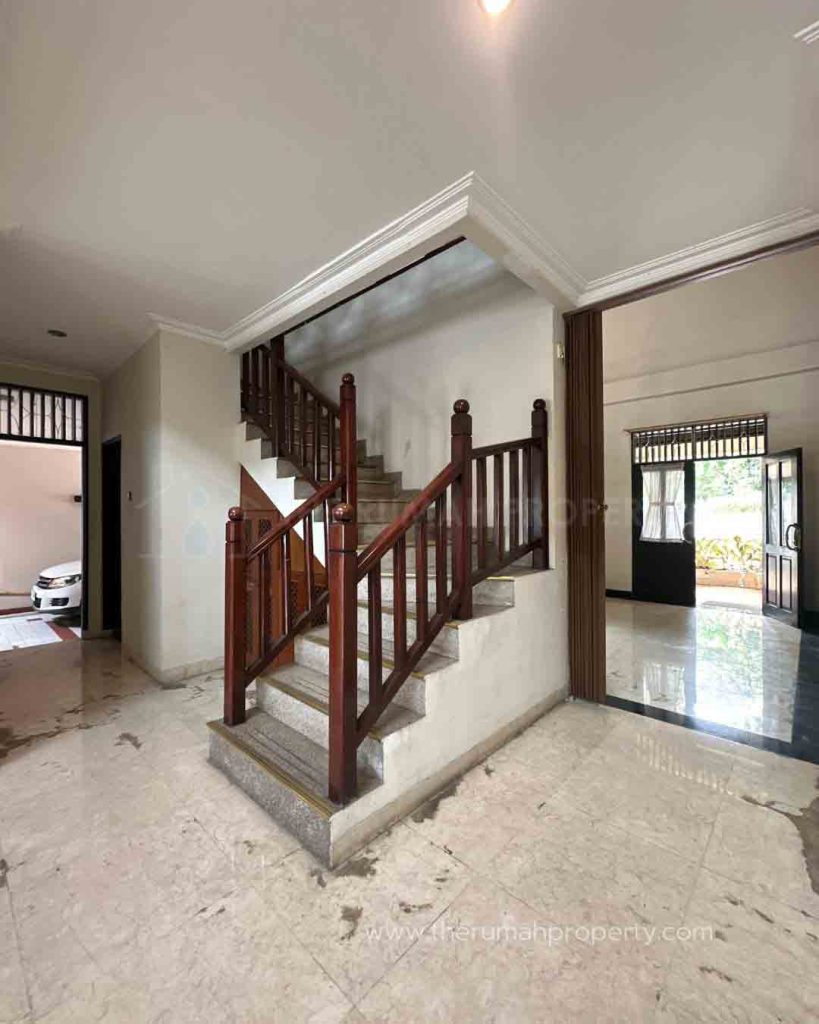 Rumah-Permata-Hijau-Jaksel-Akses-Jalan-2-Mobil-Ada-Private-Pool-Ada-Taman-Depan-7