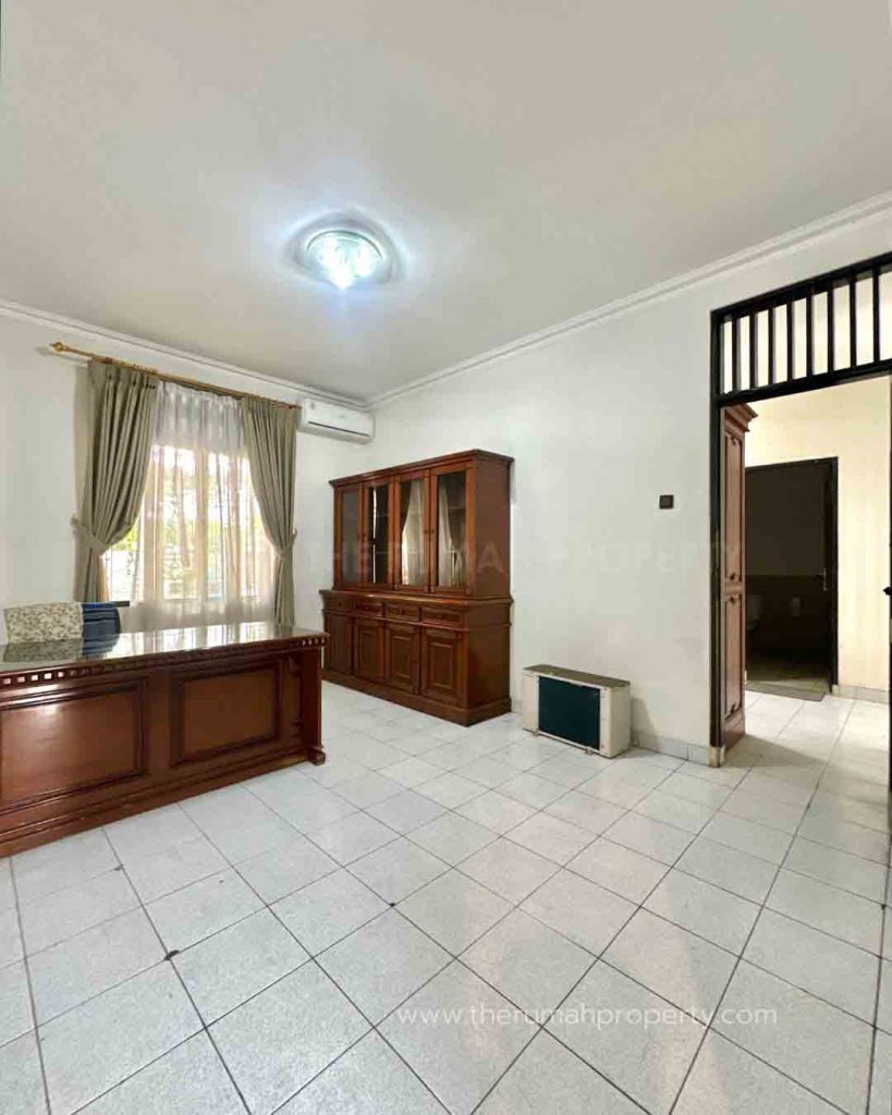 Rumah-Permata-Hijau-Jaksel-Akses-Jalan-2-Mobil-Ada-Private-Pool-Ada-Taman-Depan-9
