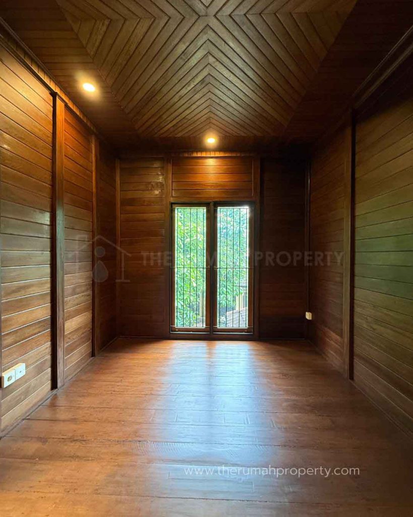 Rumah-Prime-Area-Dekat-Bukit-Golf-Pondok-Indah-Halaman-Depan-dan-Belakang-Luas-9