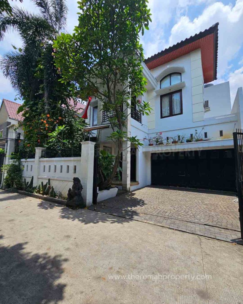 Rumah-Private-Pool-2-Lantai-Dijual-di-Ragunan-Jaksel-Kondisi-Terawat-Semi-Furnished-1