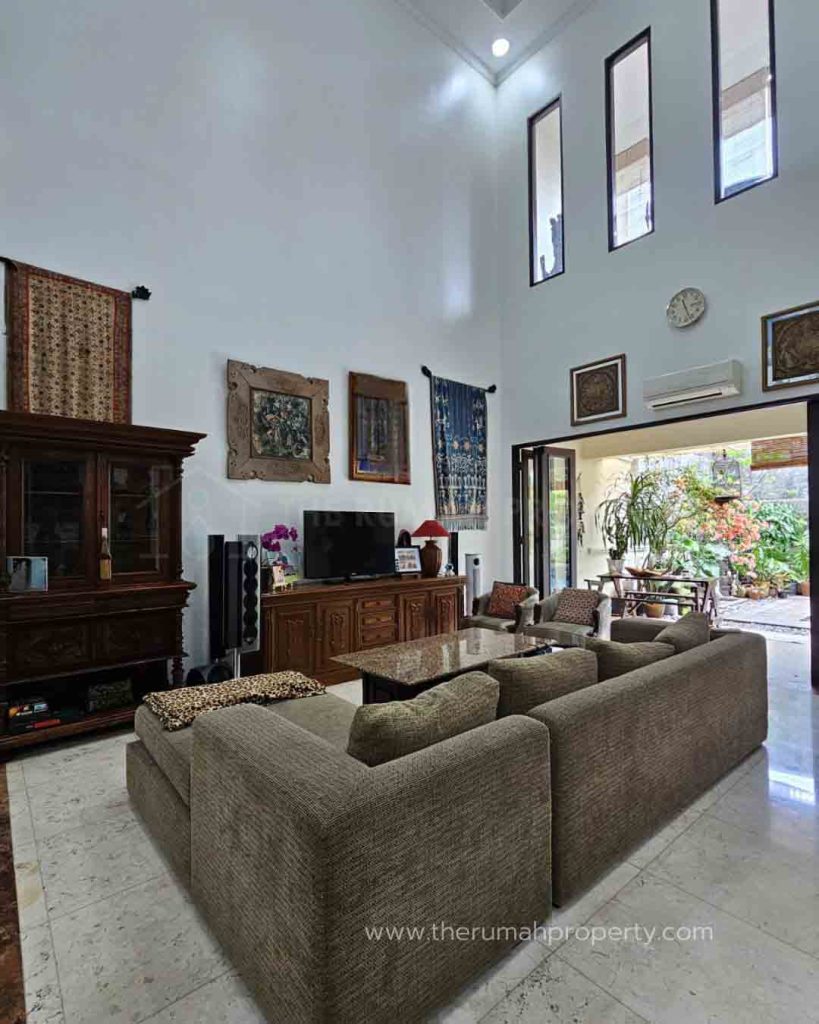 Rumah-Private-Pool-2-Lantai-Dijual-di-Ragunan-Jaksel-Kondisi-Terawat-Semi-Furnished-10
