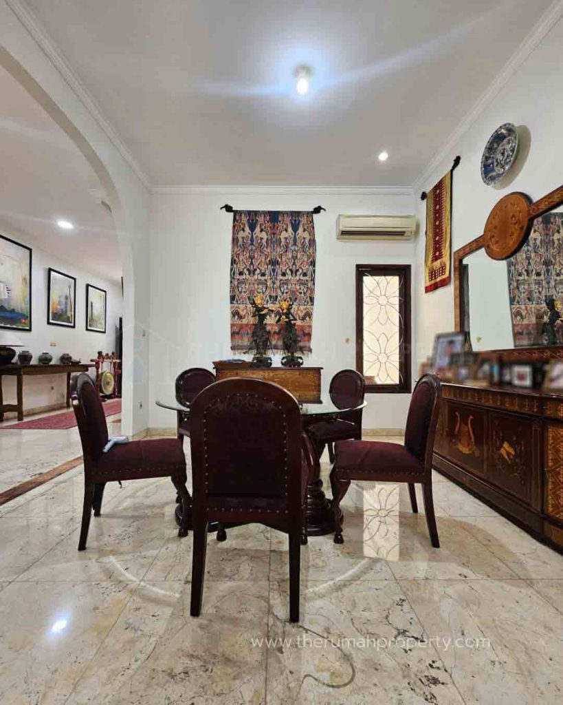 Rumah-Private-Pool-2-Lantai-Dijual-di-Ragunan-Jaksel-Kondisi-Terawat-Semi-Furnished-9