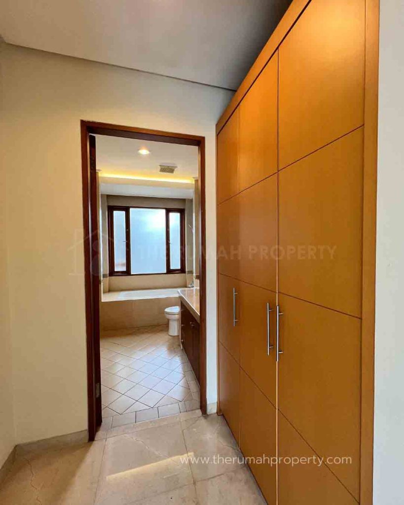 Rumah-Private-Pool-Desain-Cantik-Lokasi-Nyaman-Dekat-ke-Kemang-Raya-14