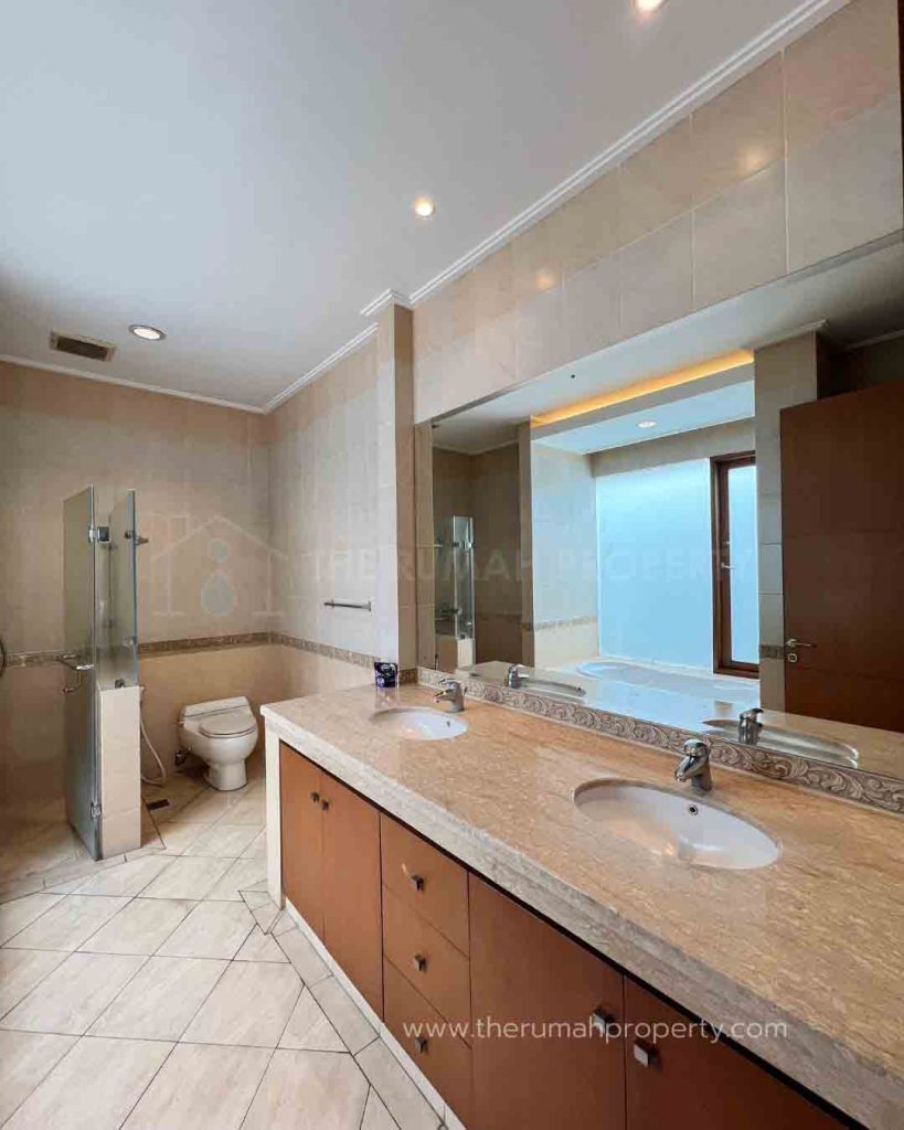 Rumah-Private-Pool-Desain-Cantik-Lokasi-Nyaman-Dekat-ke-Kemang-Raya-16