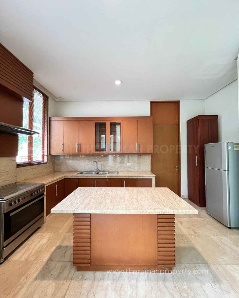 Rumah-Private-Pool-Dijual-di-Kemang-Dekat-ke-Jalan-Kemang-Raya-11
