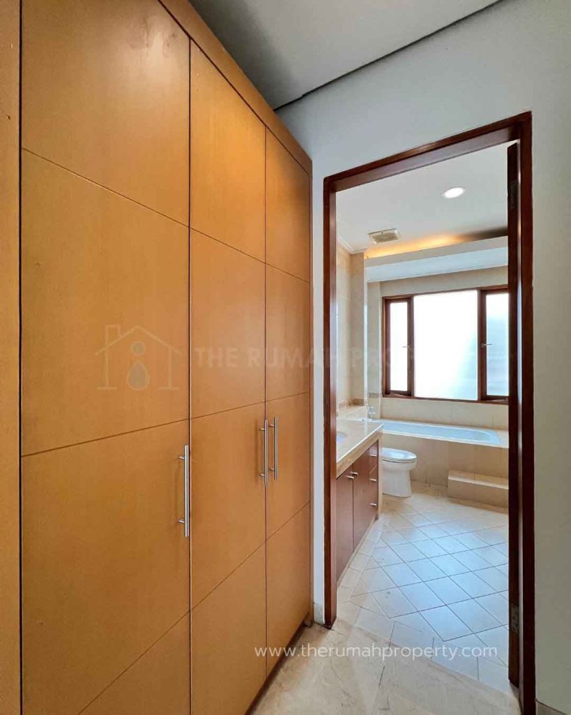 Rumah-Private-Pool-Dijual-di-Kemang-Dekat-ke-Jalan-Kemang-Raya-15