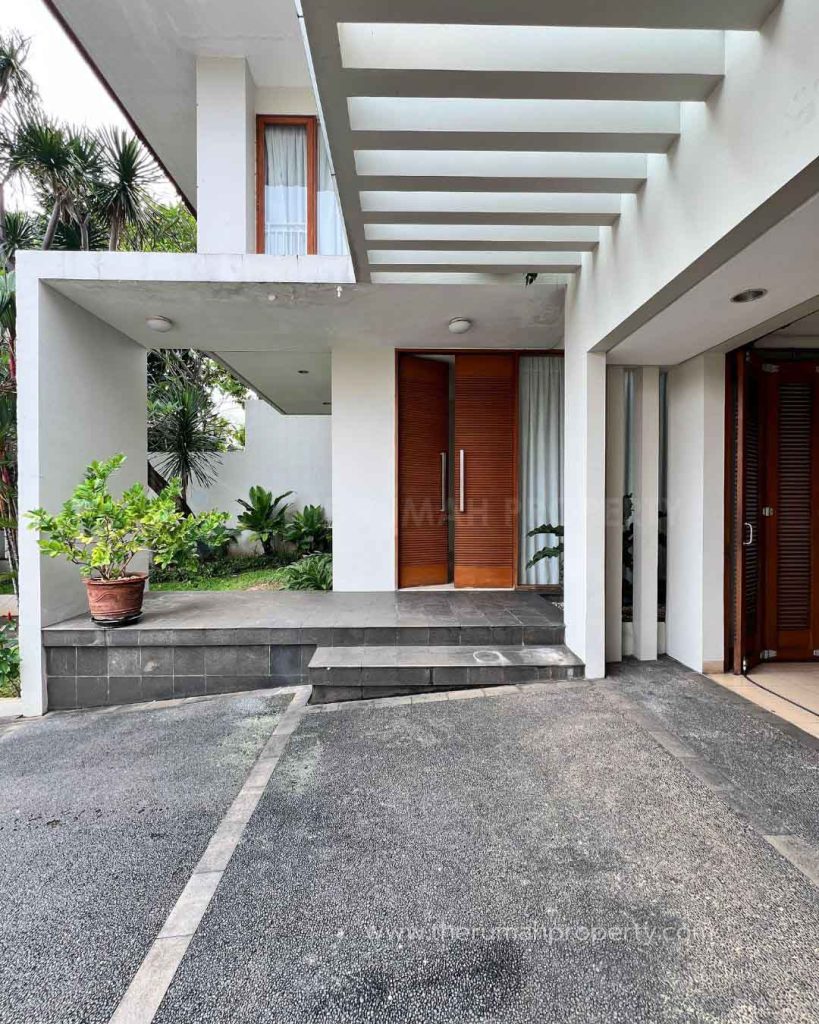 Rumah-Private-Pool-Dijual-di-Kemang-Dekat-ke-Jalan-Kemang-Raya-2