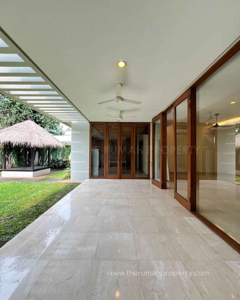 Rumah-Private-Pool-Dijual-di-Kemang-Dekat-ke-Jalan-Kemang-Raya-4