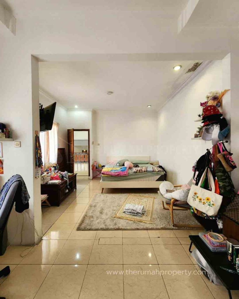 Rumah-Private-Pool-Komplek-Perumahan-Bintaro-Sektror-3-Jalan-Lebar-dan-Nyaman-11